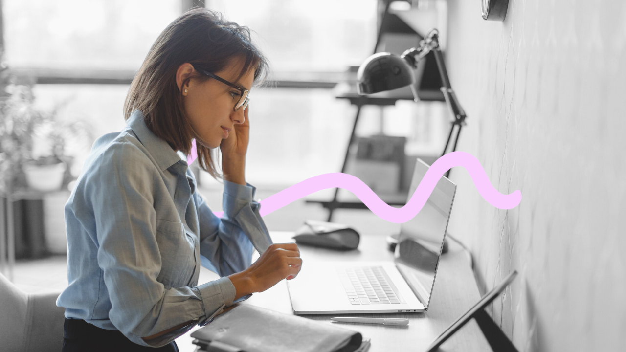 Question-aware outlier answer detection for fairer AI scoring of interviews