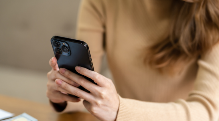How Smart Chat Interviews Can Help Candidates With English As A Second Language (EASL)